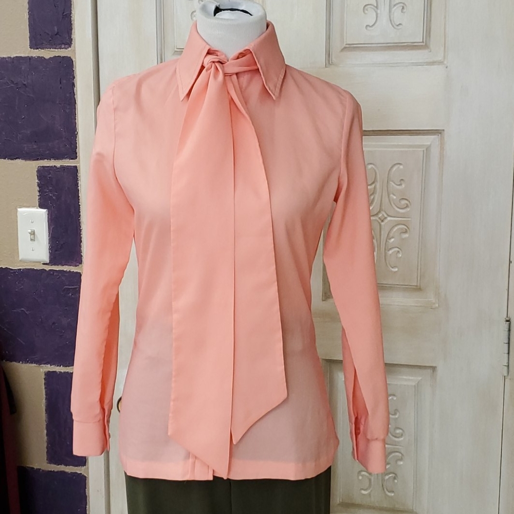 Vintage peach blouse with removeable Tie